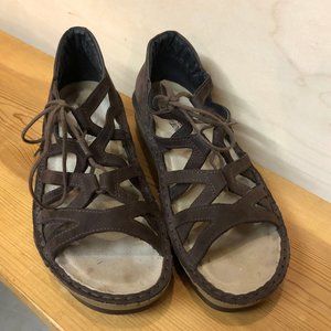 Naot Yarrow Women's Ghillie Suede Sandle Brown